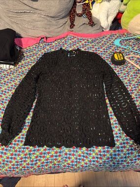 Unknown brand Women’s Black Crochet Lace-like Long-Sleeve Shell - size xs